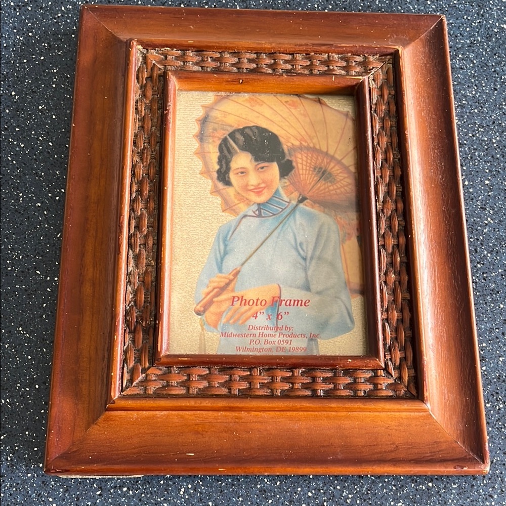 2 Elegant Asian Themed Brown Wood Carved 4x6 Photo Frame Set - Picture 2 of 6